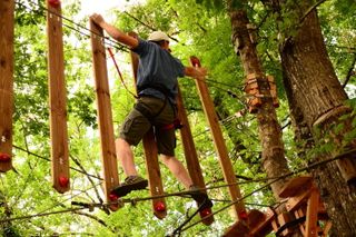 Parcours d'accrobranche à Airparc Périgord